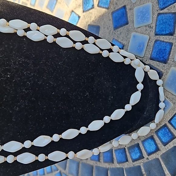 Vintage White Milk Glass Beaded Hand Knotted Necklace - Picture 3 of 4